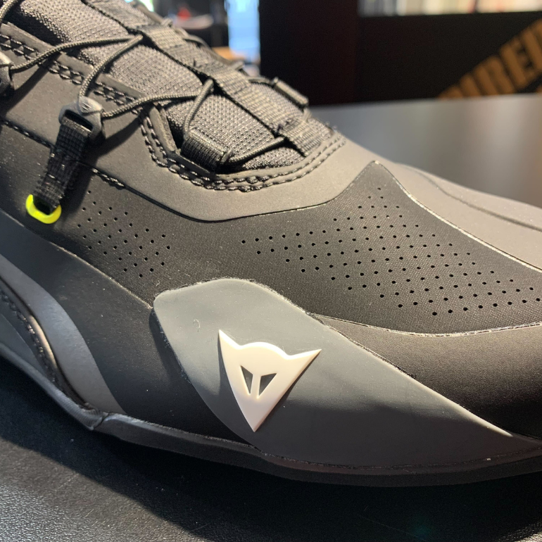 スポーツツーリングを軽快にHERIAN D-WP SHOESの防水×快適性能